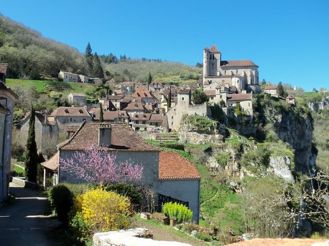 Saint-cirq-lapopie dans le LOT un des plus plus beaux villages de France