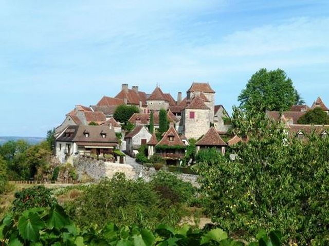 Village Loubressac Haut Quercy Vue du village de loin
