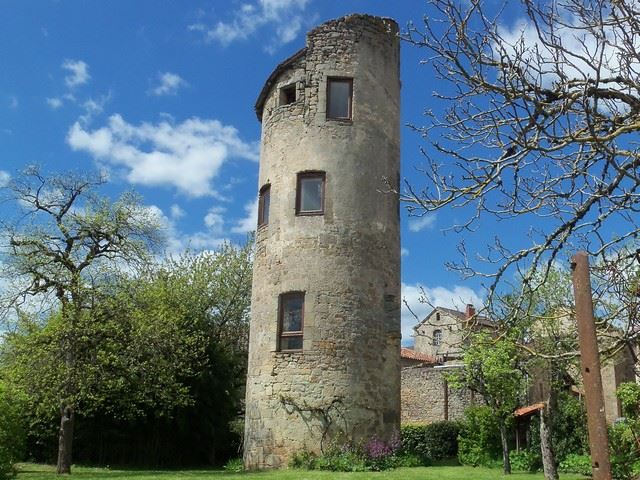 La tour de Cardaillac village Lotois