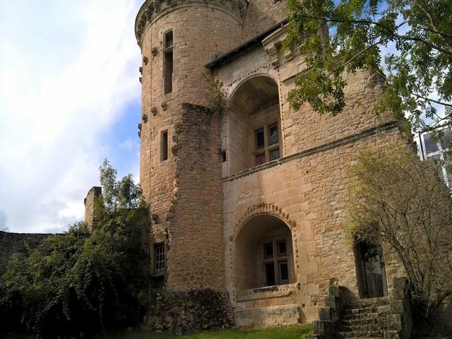 Château d'Assier façade et tour